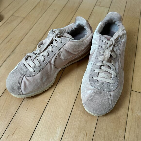 RARE NIKE Velour / Velvet Blush Pink Sneakers Tennis Shoes Size 7.5 - Picture 8 of 10